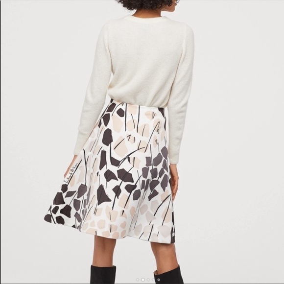 Richard Allan x H&M
Size 4 Casual Skirt - Picture 2 of 9